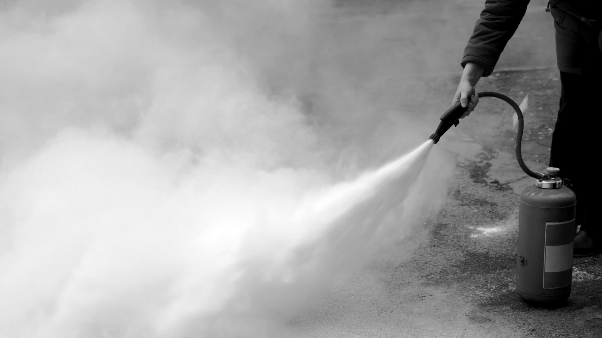 Addetto Antincendio spegne focolaio